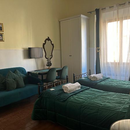 Glam Sm Maggiore Guest House Rome Bagian luar foto