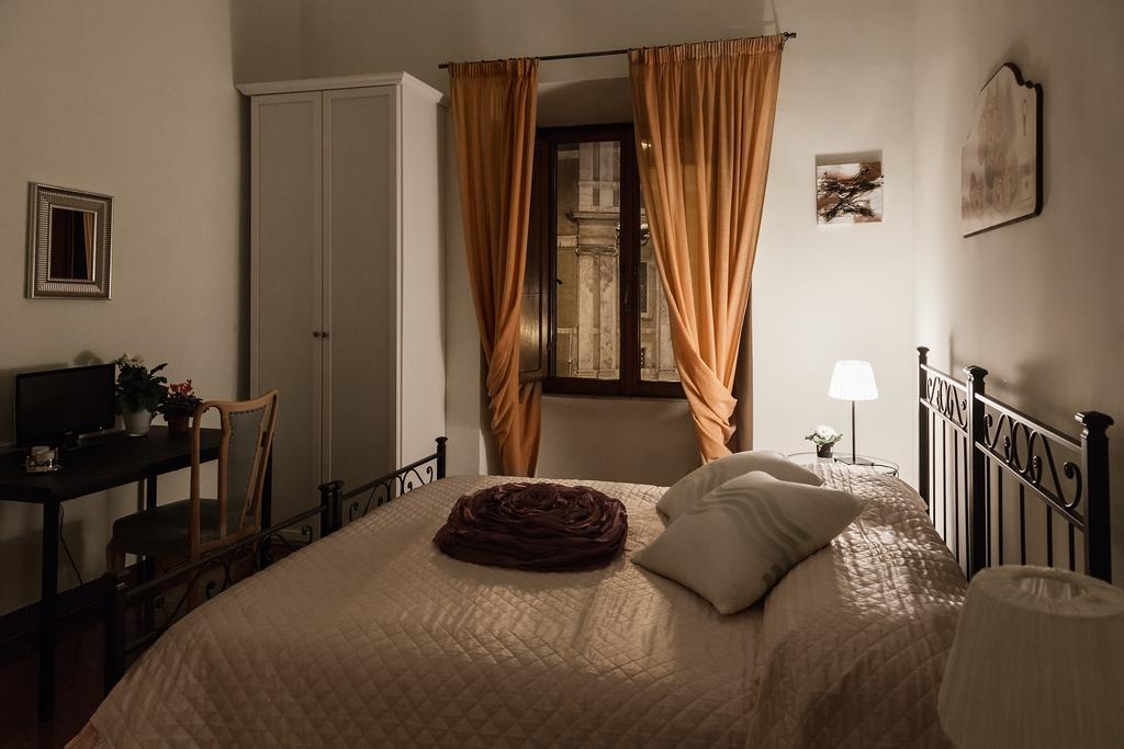 Glam Sm Maggiore Guest House Rome Bagian luar foto