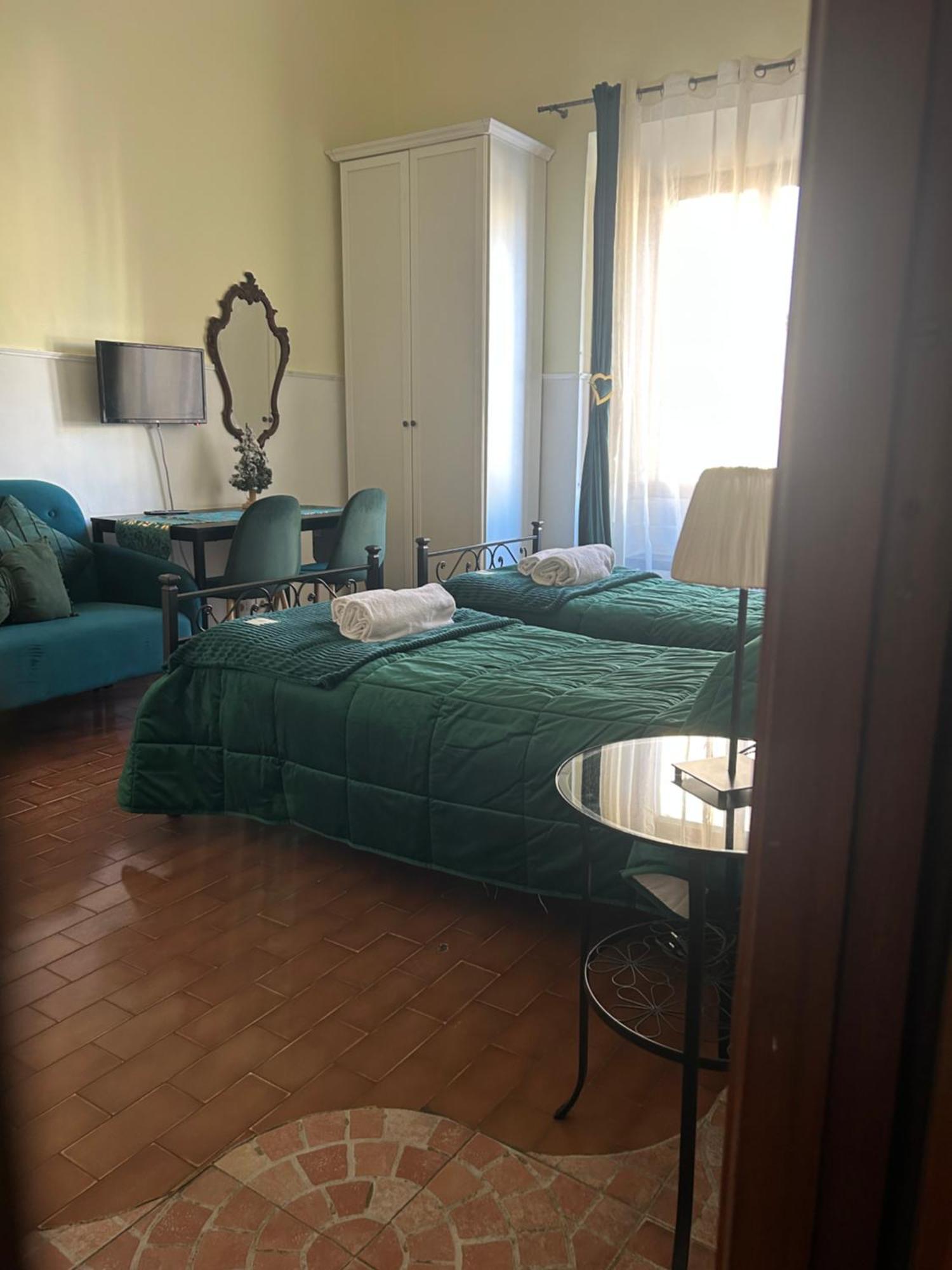 Glam Sm Maggiore Guest House Rome Bagian luar foto