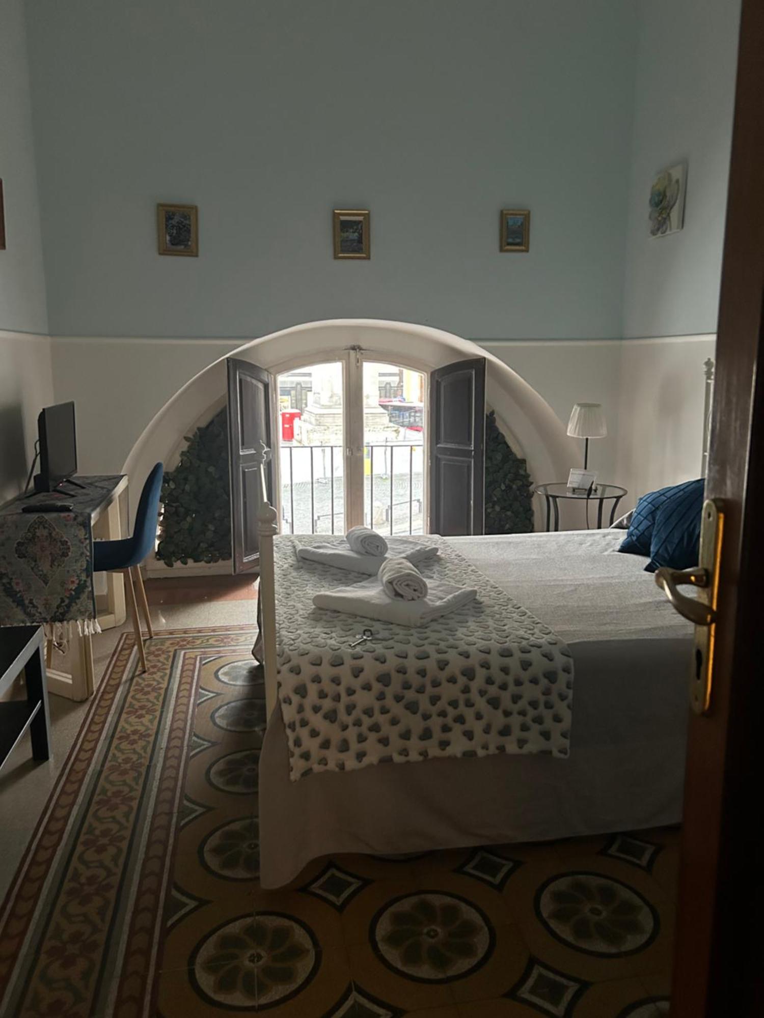 Glam Sm Maggiore Guest House Rome Bagian luar foto